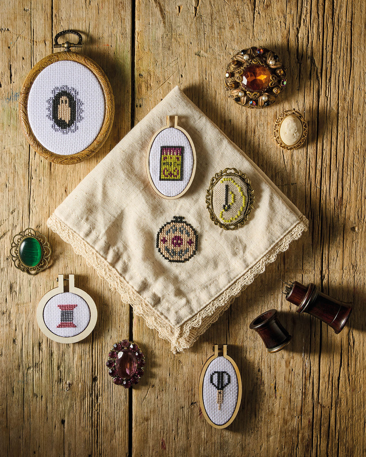 Cross Stitch Cabinet of Curiosities: 500 Magical Motifs and Peculiar Patterns