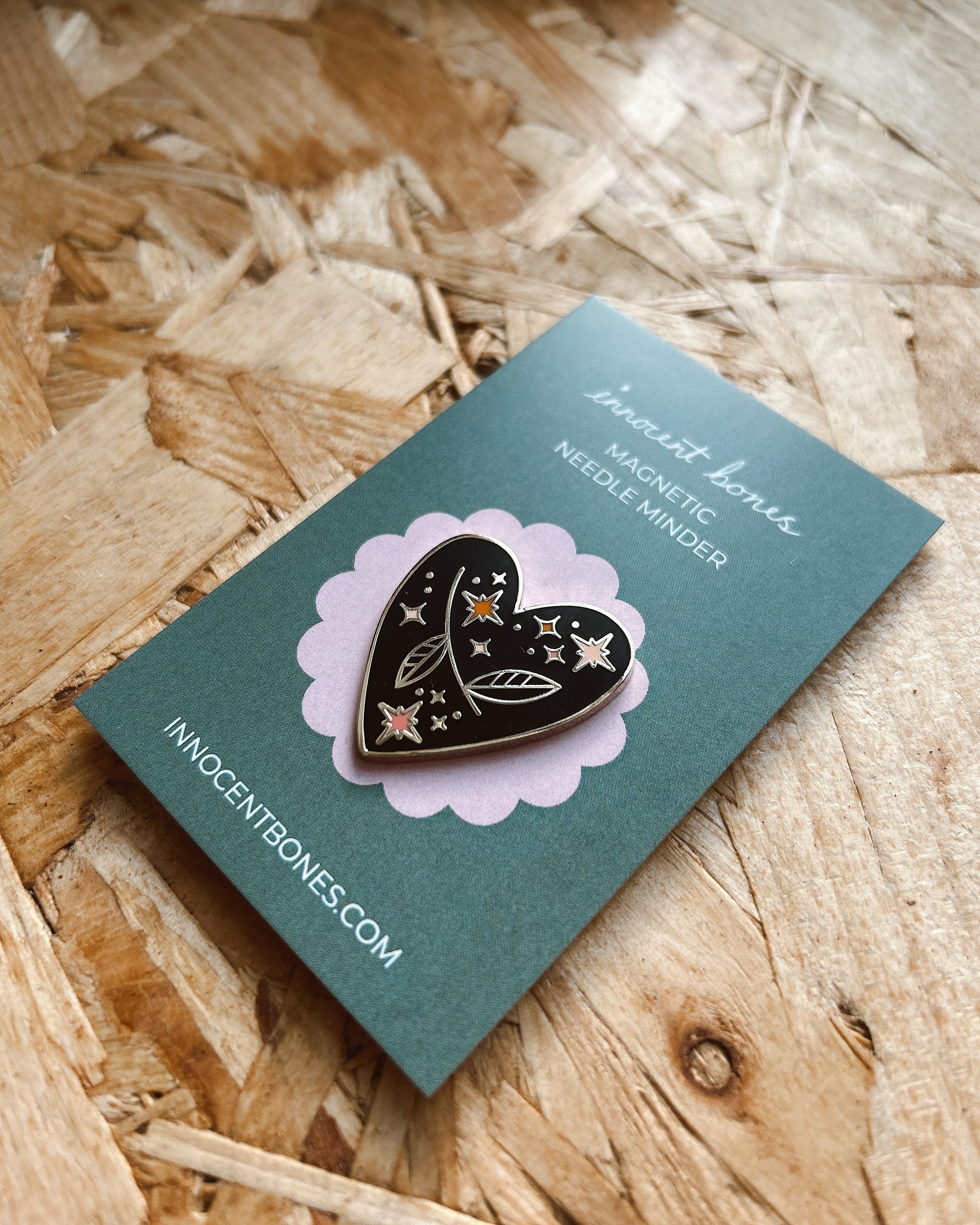Heart & Stars Magnetic Needle Minder