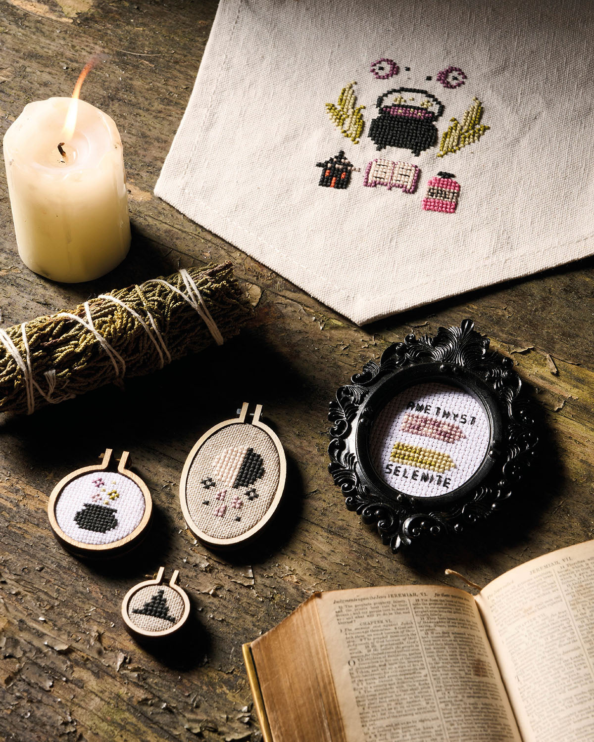 Cross Stitch Cabinet of Curiosities: 500 Magical Motifs and Peculiar Patterns